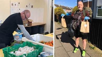 怕窮學生餓到！英國副校長「每天徒步8公里」親自送餐　肩扛「18公斤營養午餐」從不喊累：這是我該做的